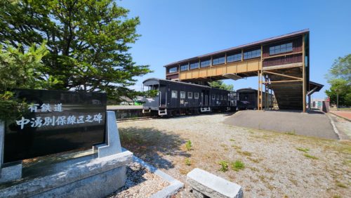 隣の公園に車両展示