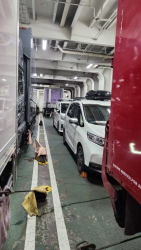 フェリー内の車庫部