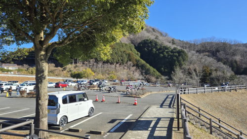 冬の宮ヶ瀬湖駐車場