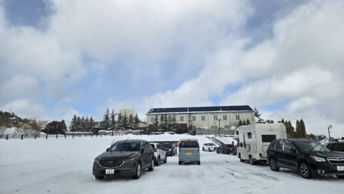 駐車場からどうぶつ王国を望む