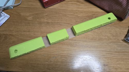 室内機側の出っ張り部分を確保