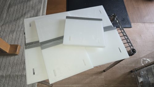 側板固定用に穴あけ