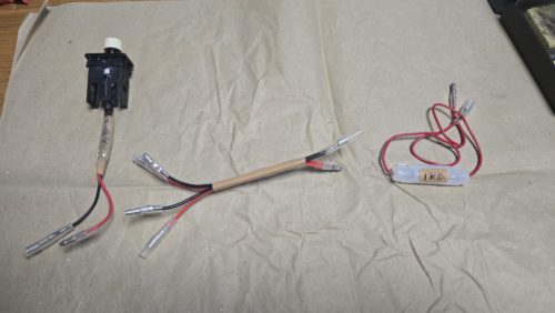 スイッチとY分岐ケーブルとプルアップ抵抗ハーネス