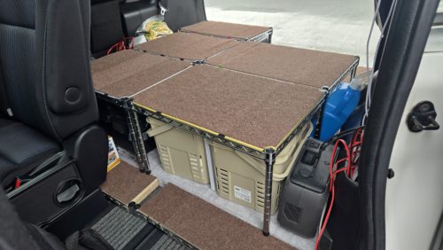 セカンドシート側からのアングル　RIVER3はここに立てて設置