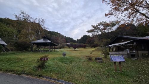 キャンプ場入り口の星空観察エリア（マットゴルフ場）