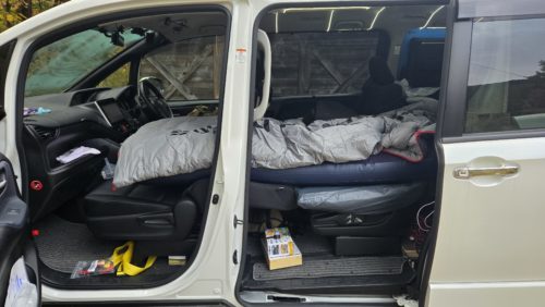 全体図（足側の助手席にクッションなし）