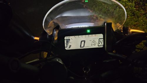 日の出前のメーター状況