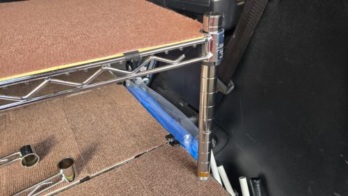 棚板に30cmポールを取り付け